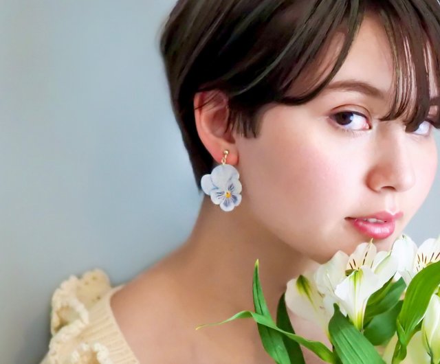 ホワイトビオラ ピアス / イヤリング - ショップ ANNE DESIGNS