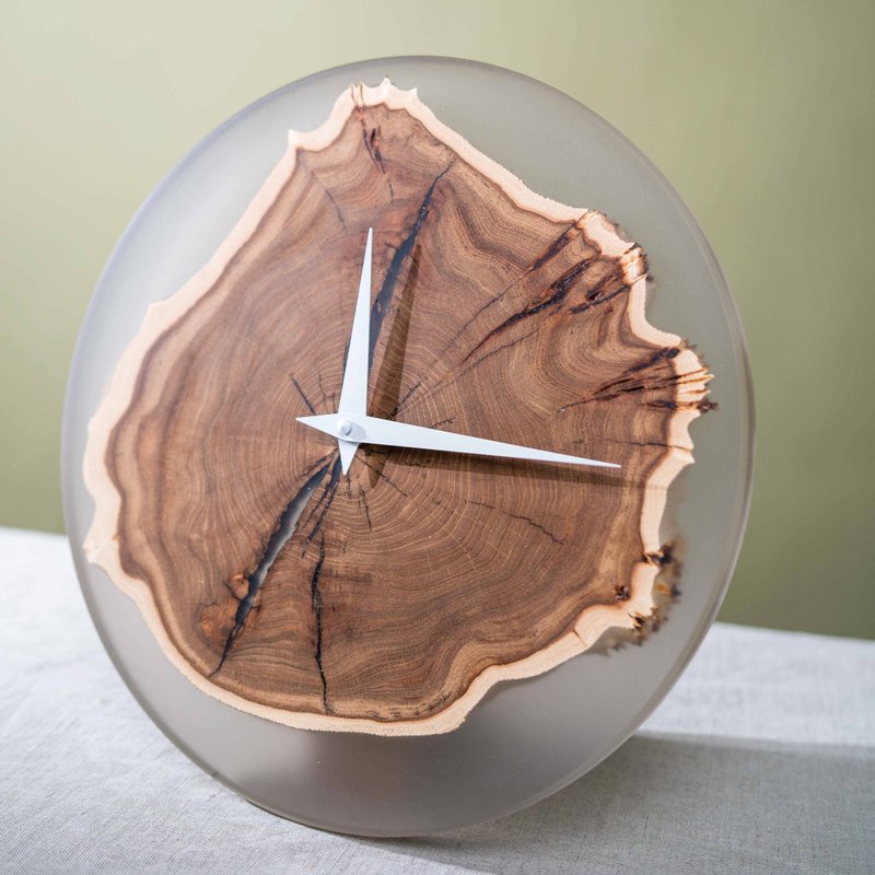 Woodcut epoxy wall clock / Unique designer decor / Round clock handmade gift - นาฬิกา - ไม้ สีนำ้ตาล