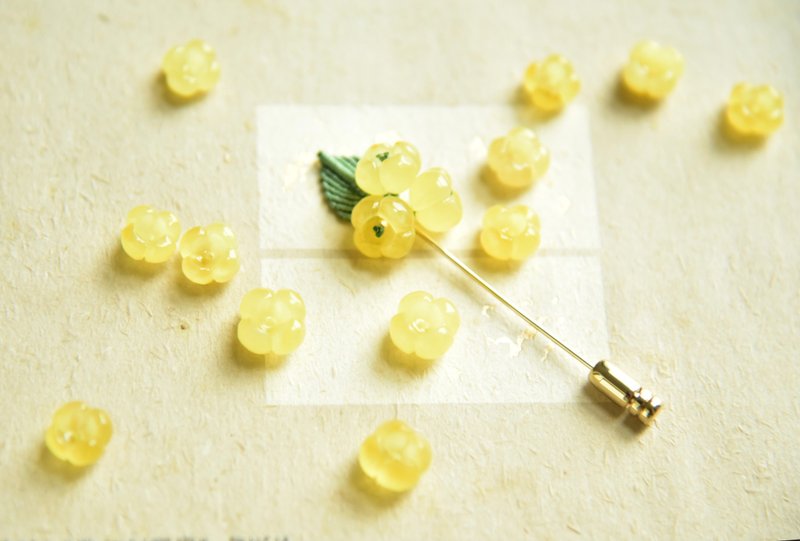 【金桂】Amber 天然琥珀蜜蠟桂花胸針 - 胸針 - 寶石 黃色