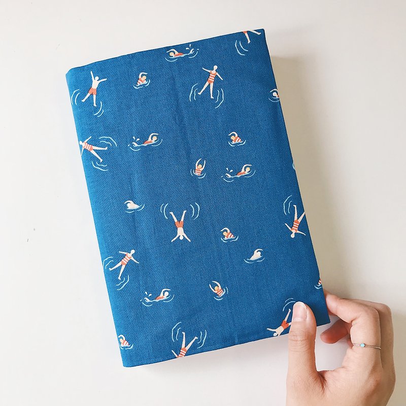 Swimming small figure cloth handmade book jacket/book cover | 815a.m - ปกหนังสือ - ผ้าฝ้าย/ผ้าลินิน 