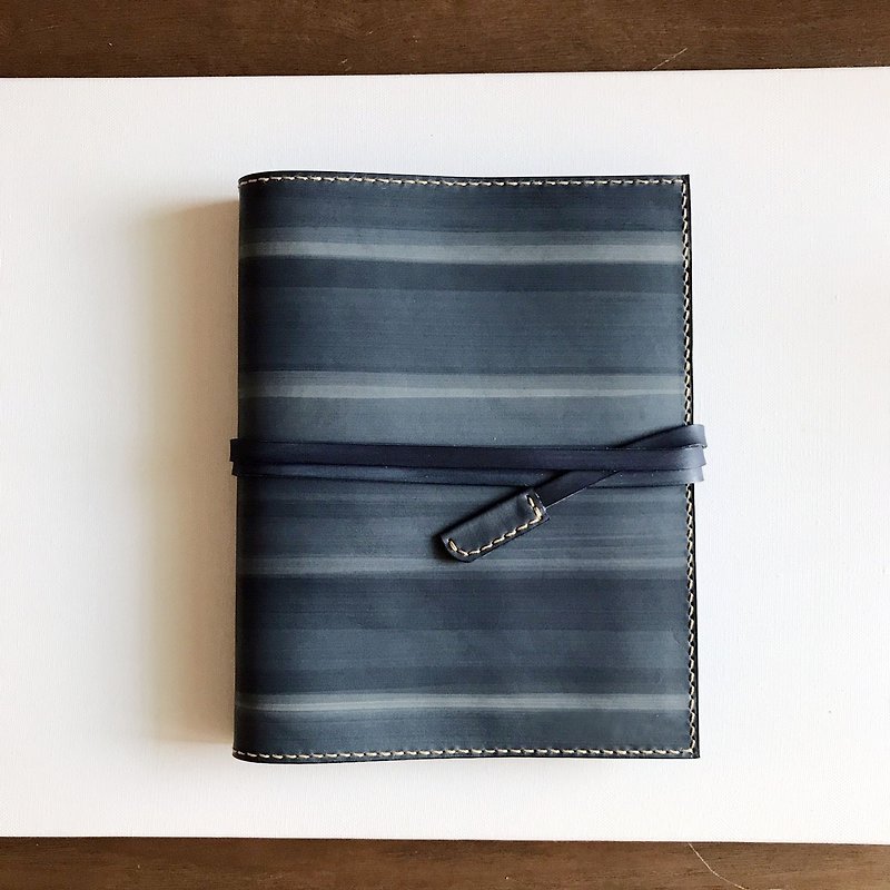Genuine leather book jacket│MUJI A5 size│Can hold Polaroid│Ink blue│book jacket - สมุดบันทึก/สมุดปฏิทิน - หนังแท้ สีน้ำเงิน