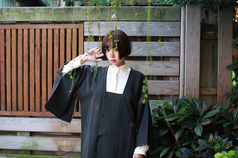 Back to Green Japan with back line hand-painted grid / vintage kimono - เสื้อผู้หญิง - ผ้าไหม 