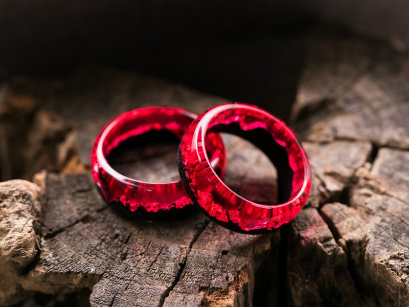 Scarlet || Wood&resin red Engagement Rings 2pcs - General Rings - Wood Red