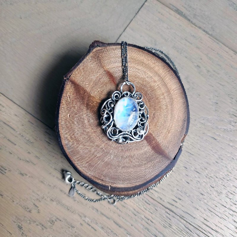 [Handmade by Qu Shuichen] Blue Moonstone Sterling Silver Pendant - Necklaces - Gemstone Blue