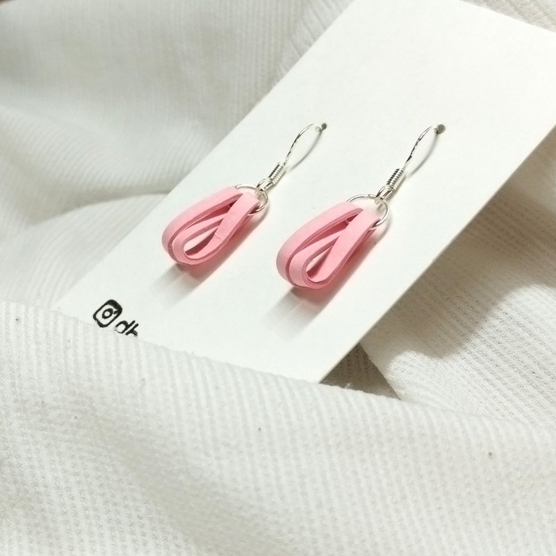 衍紙 捲紙 紙工藝 紙珠寶 手作飾品--纏繞/粉色 paper earring - 耳環/耳夾/耳骨夾 - 紙 粉紅色