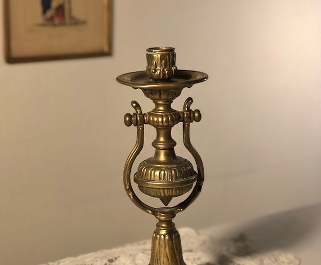 フランスの古美術品エレガントな真鍮製燭台 - ショップ Voyage d'Antan 置物 - Pinkoi