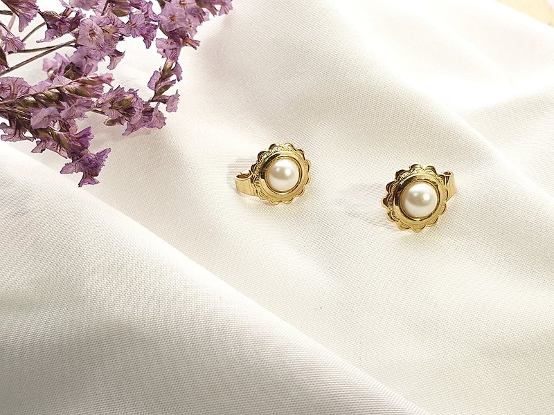 [The United States brings back Western antique jewelry] 1970s vintage earrings clip-on earrings - ต่างหู - โลหะ สีทอง