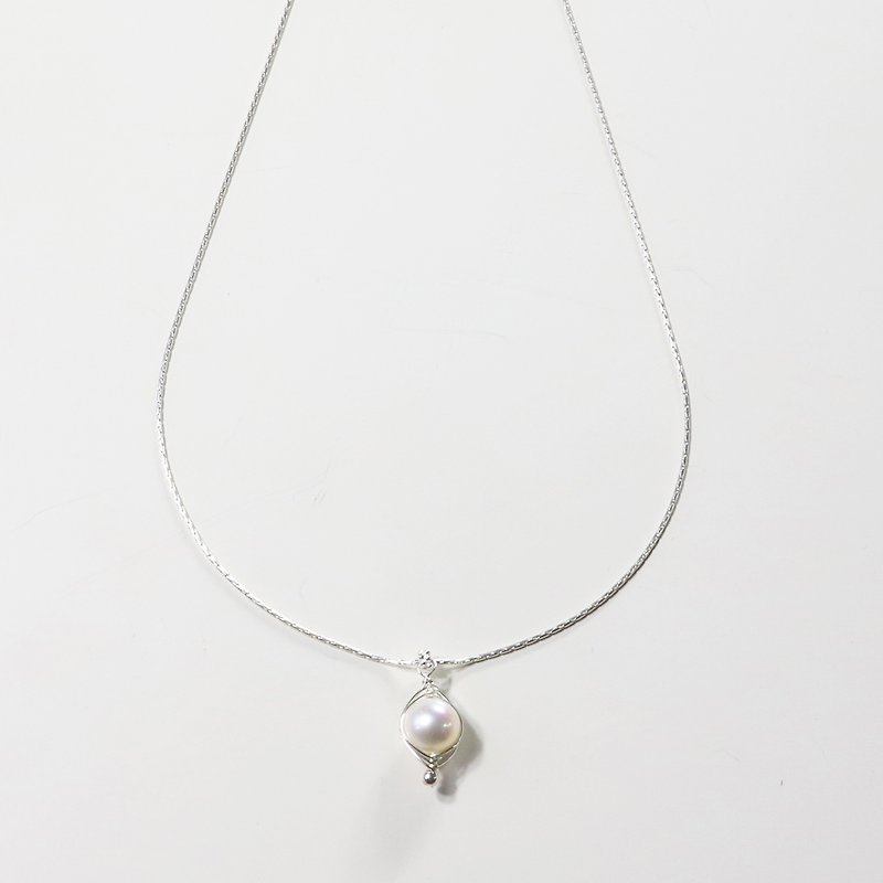 Little Universe | Pearl Sterling Silver Necklace - สร้อยคอ - ไข่มุก ขาว