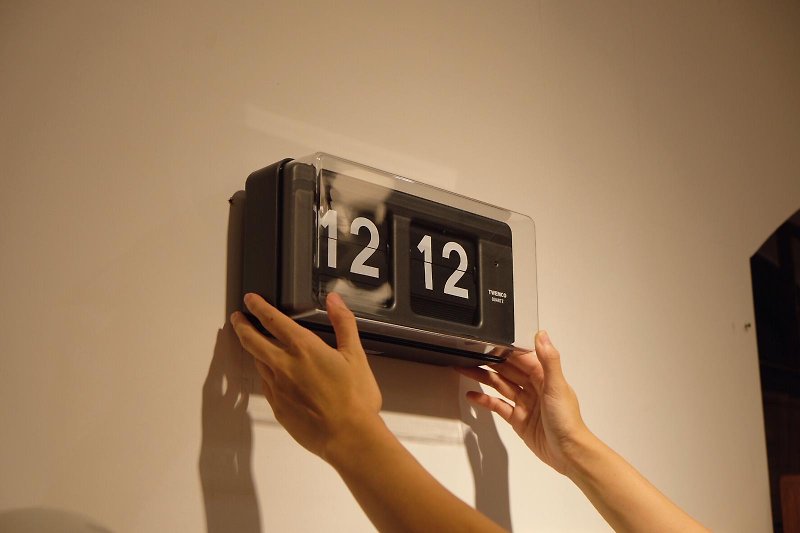 TWEMCO BQ-50 retro style flip clock black and white can be wall-mounted - Clocks - Plastic 