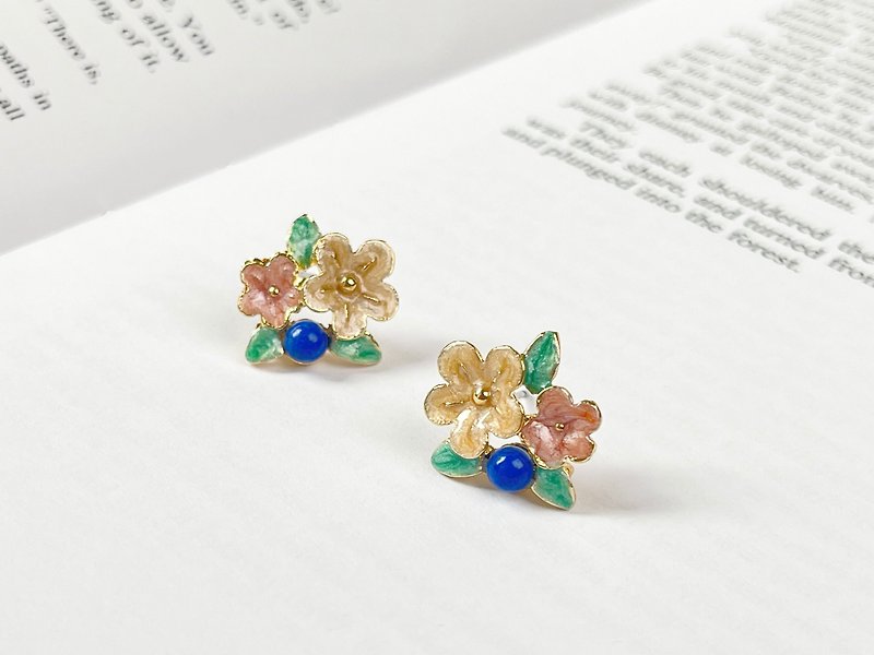 Flower series earrings / lapis lazuli / old earrings / JIEGEM sister’s jewelry - Earrings & Clip-ons - Gemstone Multicolor