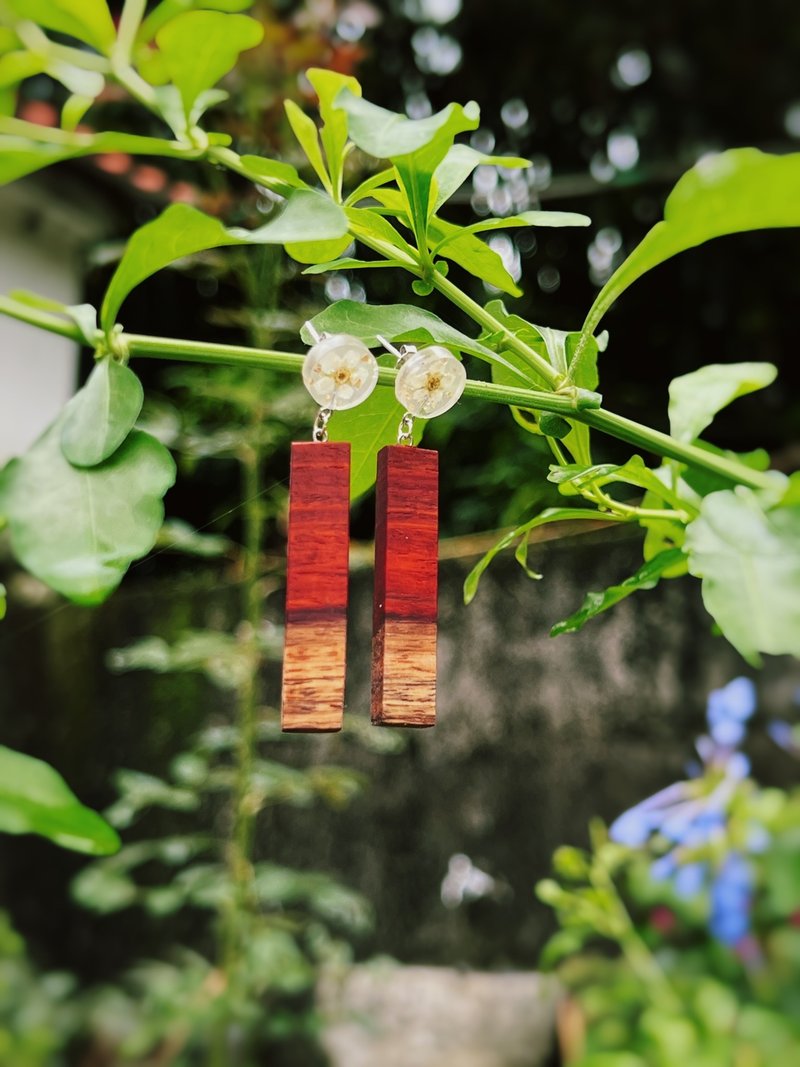 Rainfalling handmade Wood Bar Earrings with Gold Flakes - Earrings & Clip-ons - Wood 