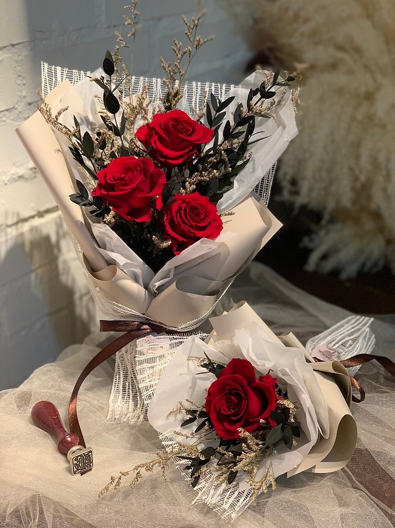 Preserved Rose Bouquet (Three)_Valentine's Day/Birthday/Graduation - ช่อดอกไม้แห้ง - พืช/ดอกไม้ สีแดง