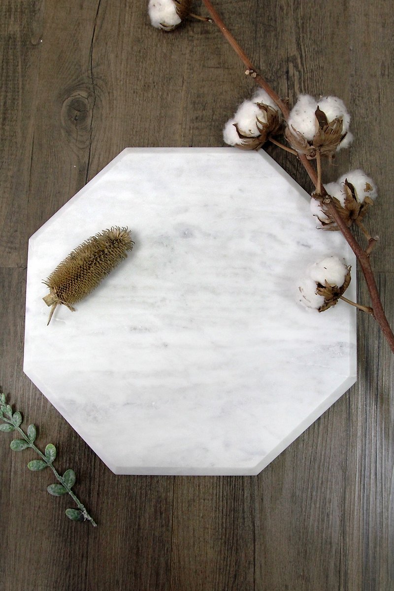 British Selbrae House natural marble octagonal extremely simple design style cutting board / tray - Serving Trays & Cutting Boards - Stone White