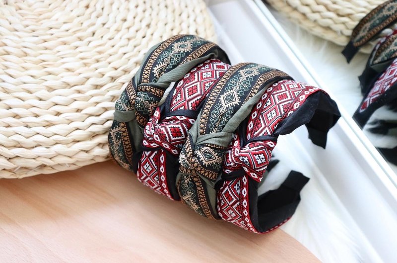 Handmade embroidered headband - Headbands - Other Materials 