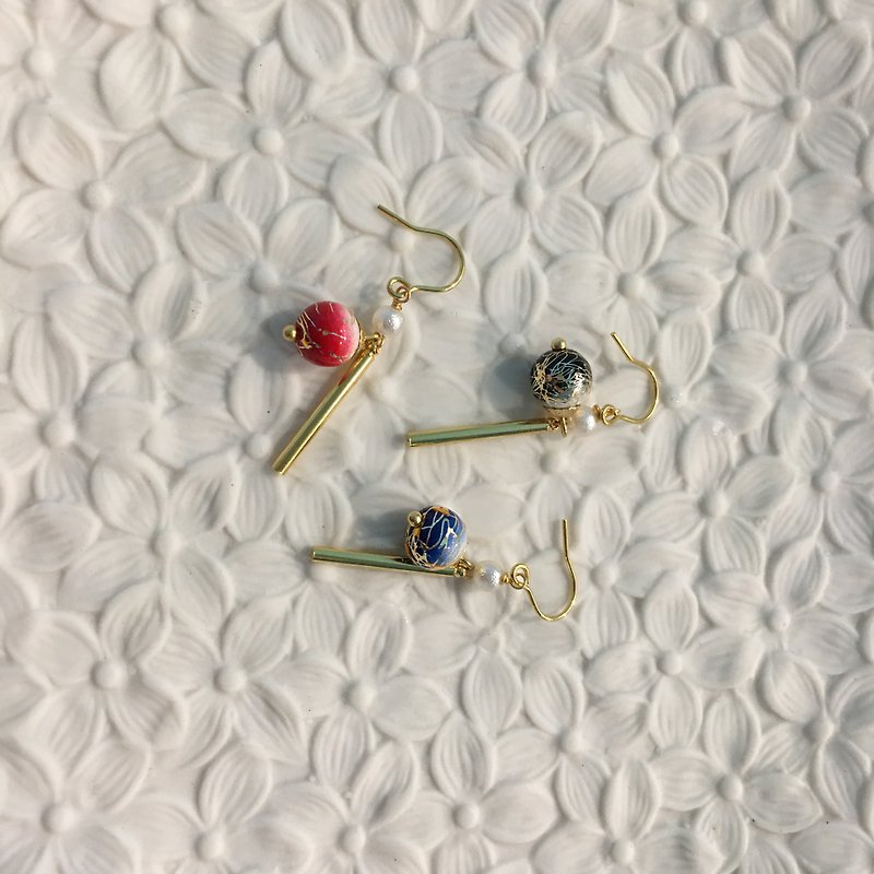 [Wao Sang] [Fruit] Hand-made Japanese Tang Grass Bead Earrings. - ต่างหู - วัสดุอื่นๆ สีแดง