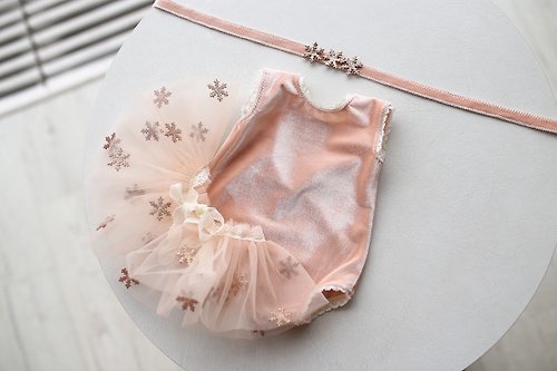 Divaprops Pink bodysuit and headband for newborn girls: the perfect outfit for a girl