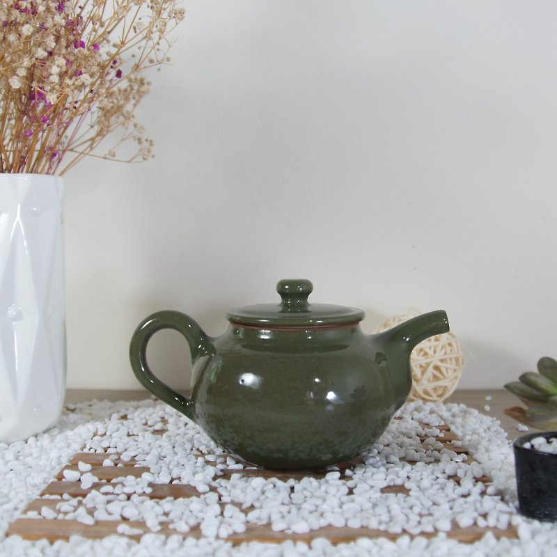 Grass green teapot - about 220ml capacity - Teapots & Teacups - Pottery Green