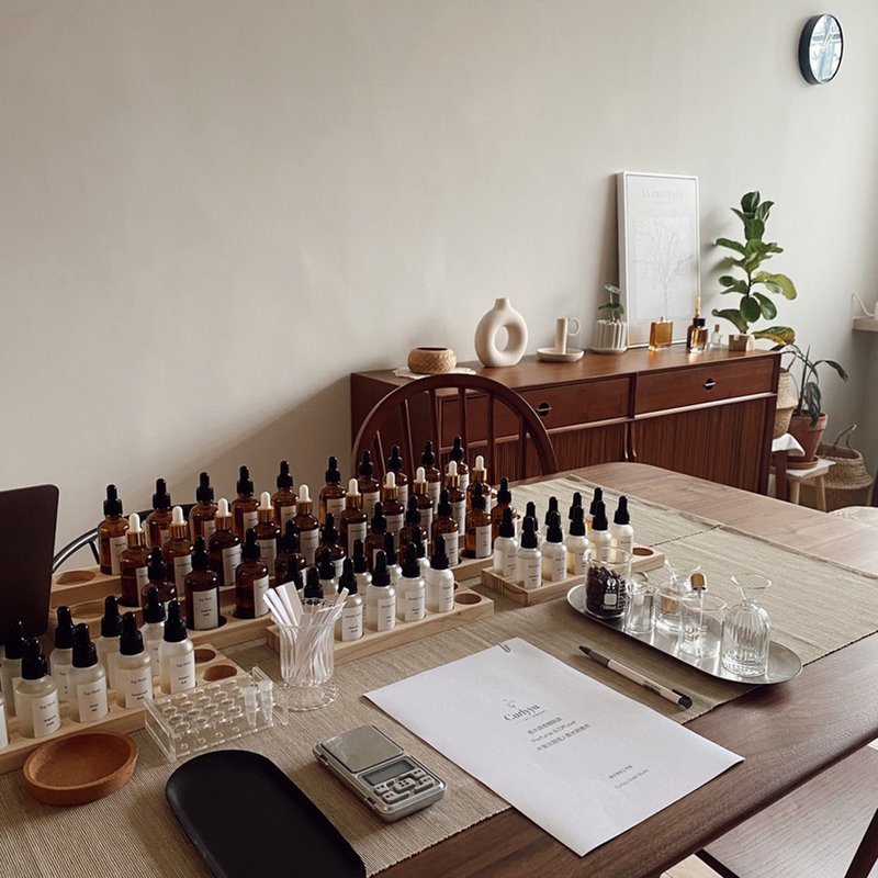 Perfume & Diffuser Woody and Floral Fragrance Experience Course - Candles/Fragrances - Essential Oils 