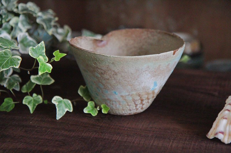 Liyue Longmen hand-drawn flower pot with bad personality (with holes) - เซรามิก - ดินเผา สีเขียว