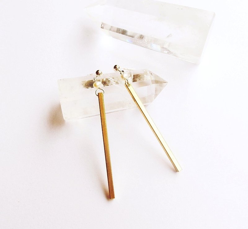 Minimalist Brass Drop Style Freshwater Pearl 925 Silver Straight Earrings Gift Natural Stone Light Jewellery - ต่างหู - โลหะ สีส้ม