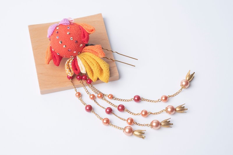 [夏湖かこ]つまみ细工 / Pearl pendulum goldfish 髪簪髪钗Swarovski - Hair Accessories - Other Man-Made Fibers Orange