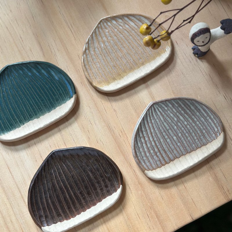 甜陶工坊╳VA凹豆VA.outdoor 手工陶盤 栗子盤 龜背芋盤 觀葉植物 - 擺飾/家飾品 - 陶 多色