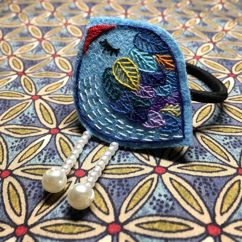 【我是一隻小小鳥】萌化了的原創手工刺繡頭繩or胸針   - 髮夾/髮圈 - 棉．麻 