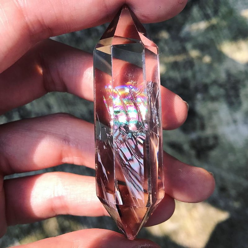 [Lost and find] natural stone rainbow tea crystal original stone column - ของวางตกแต่ง - เครื่องเพชรพลอย หลากหลายสี