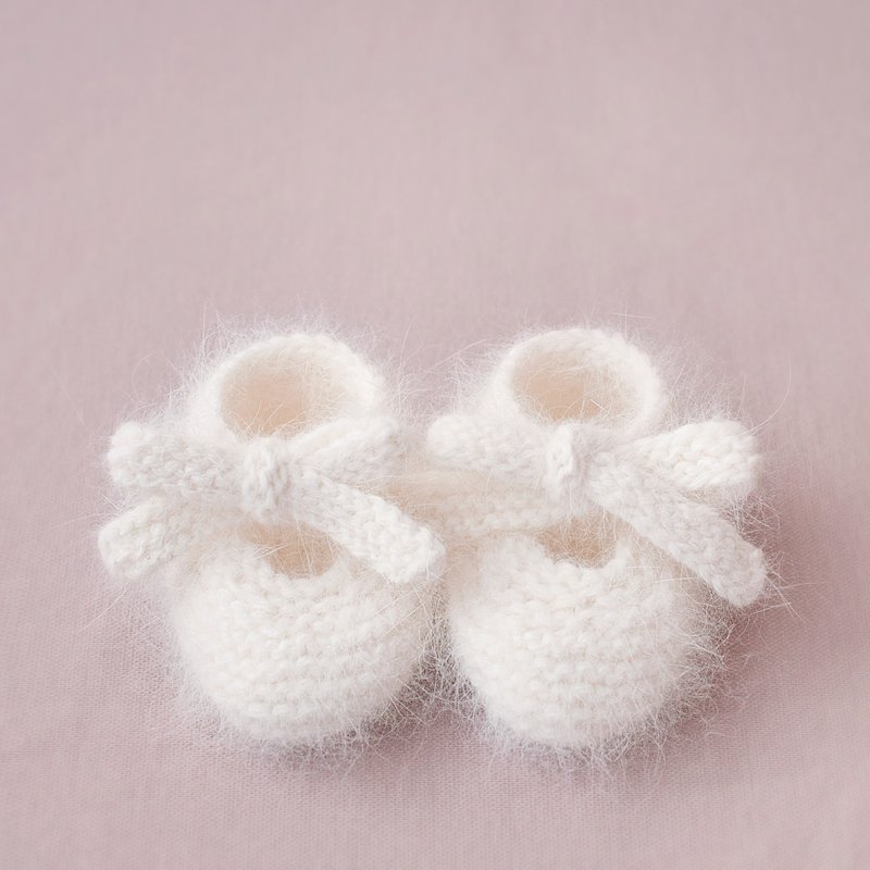 Knitted baby booties for newborn baby gift, knitted baby socks, baby shoes - 嬰兒鞋/學步鞋 - 羊毛 白色