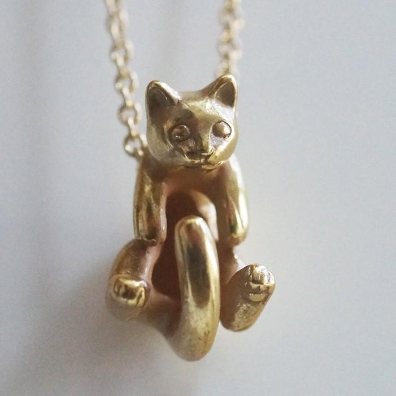 Guri and Latu Cat Pendant Latu Antique Gold - สร้อยคอ - โลหะ สีทอง