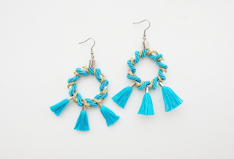 Blue circle earrings with blue tassels - 耳環/耳夾 - 其他材質 藍色