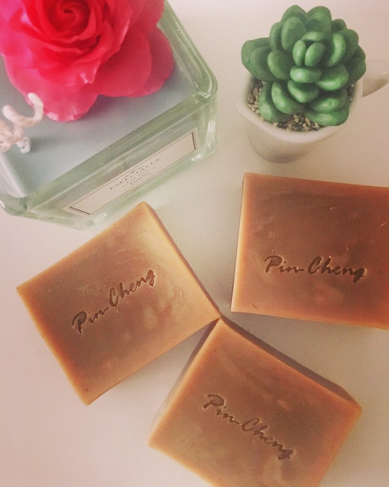 Gold leaf soap - สบู่ - วัสดุอื่นๆ 