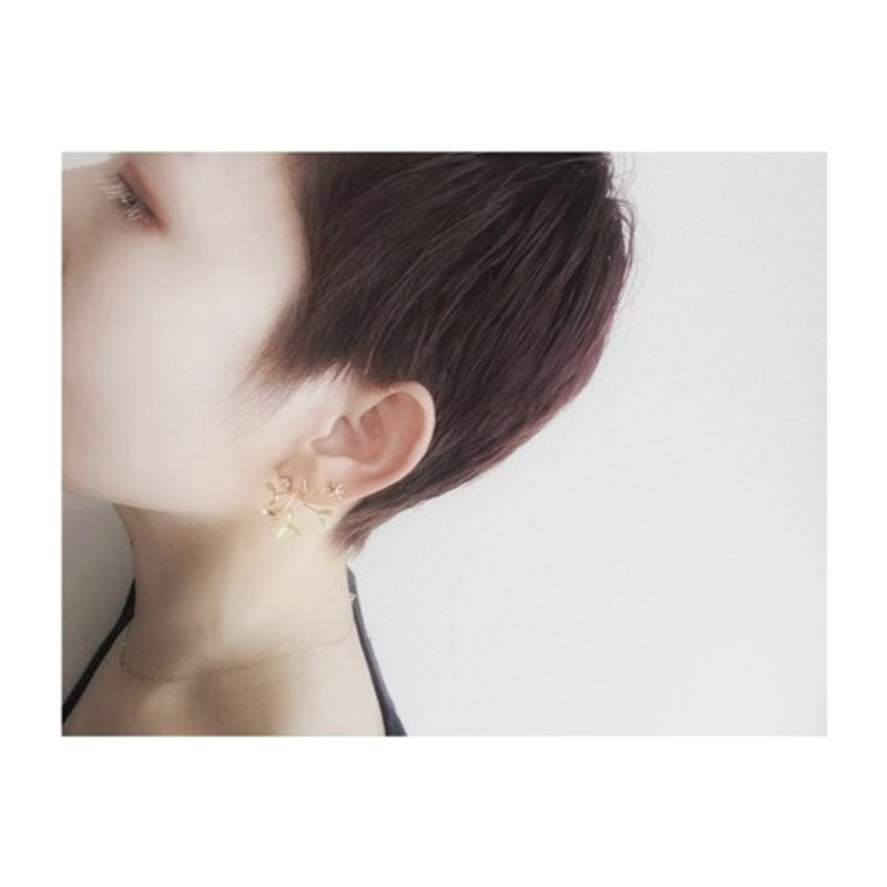 BIG Mi-Mistletoe Brass Fook Earring - 耳環/耳夾/耳骨夾 - 其他金屬 金色