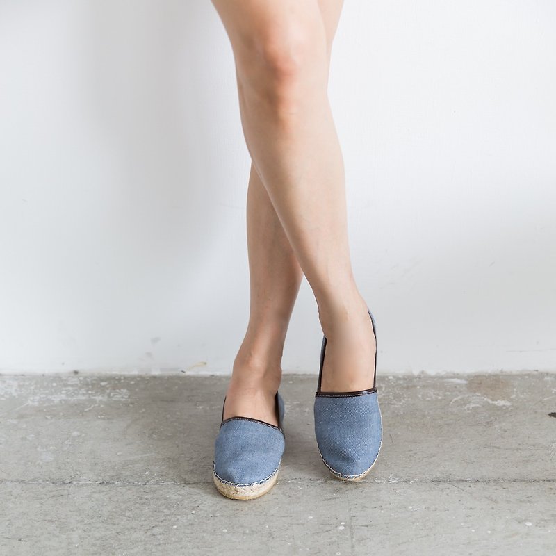日本製布料左右腳不分草編鞋-水色丹寧 - 女休閒鞋/帆布鞋 - 棉．麻 藍色