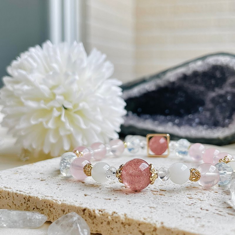 Aixishi 14K gold-filled good luck crystal bracelet with exclusive design strawberry crystal white moonlight pink crystal egg - สร้อยข้อมือ - คริสตัล สึชมพู