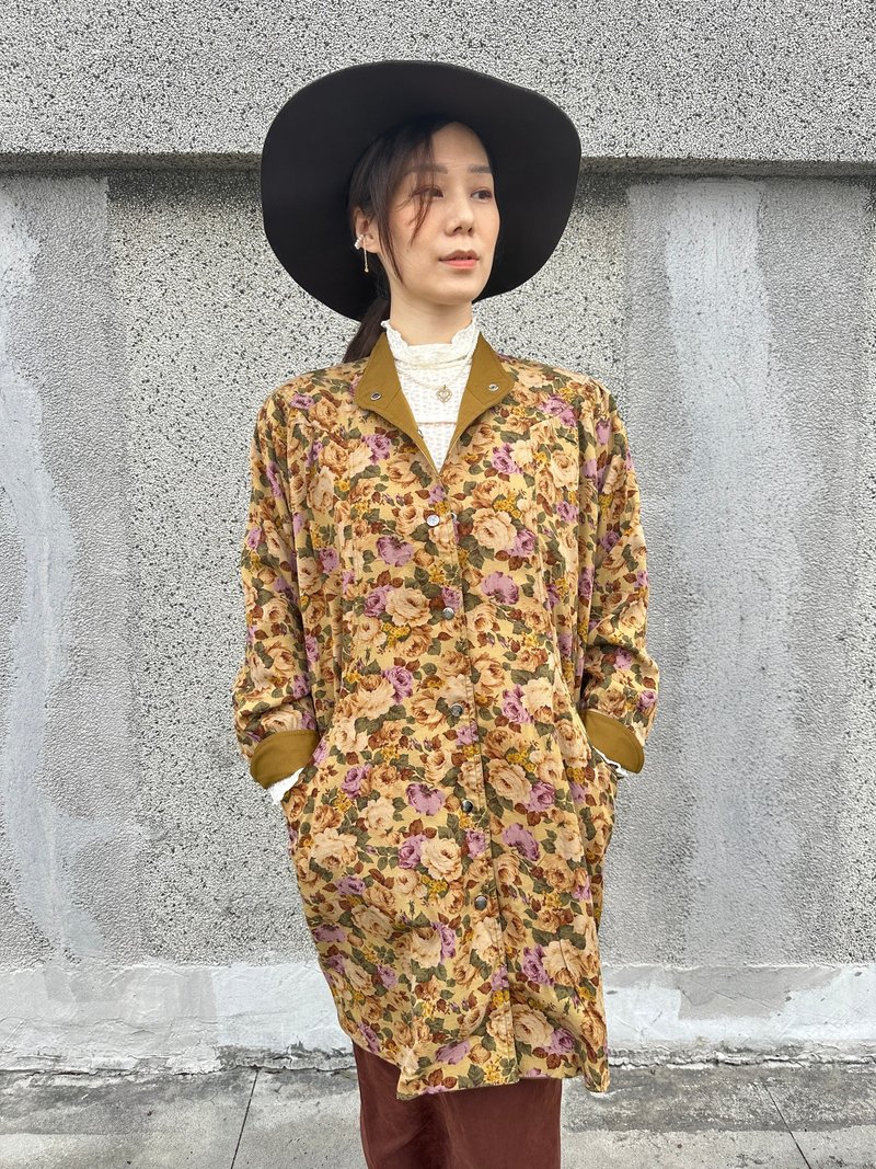 floral long trench coat - เสื้อแจ็คเก็ต - วัสดุอื่นๆ หลากหลายสี