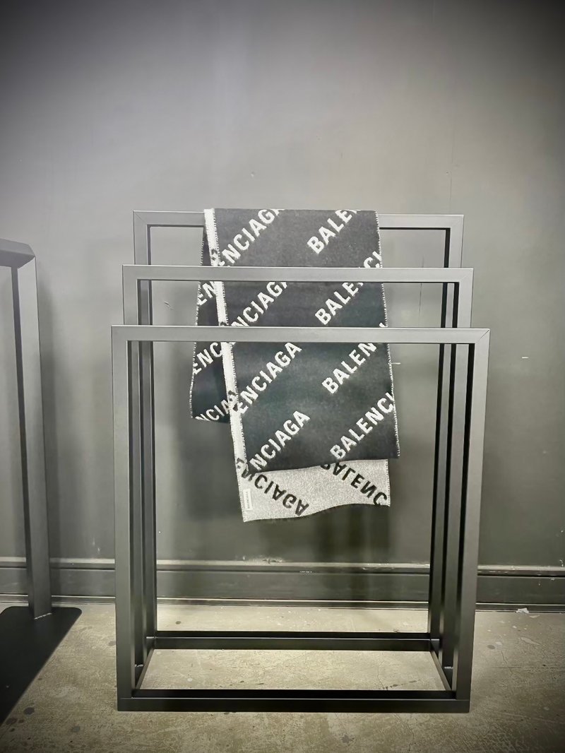 毛巾架.浴巾架.一體成形焊接固定不需組裝  立式毛巾架.擦手巾架 - 毛巾/浴巾 - 其他金屬 黑色