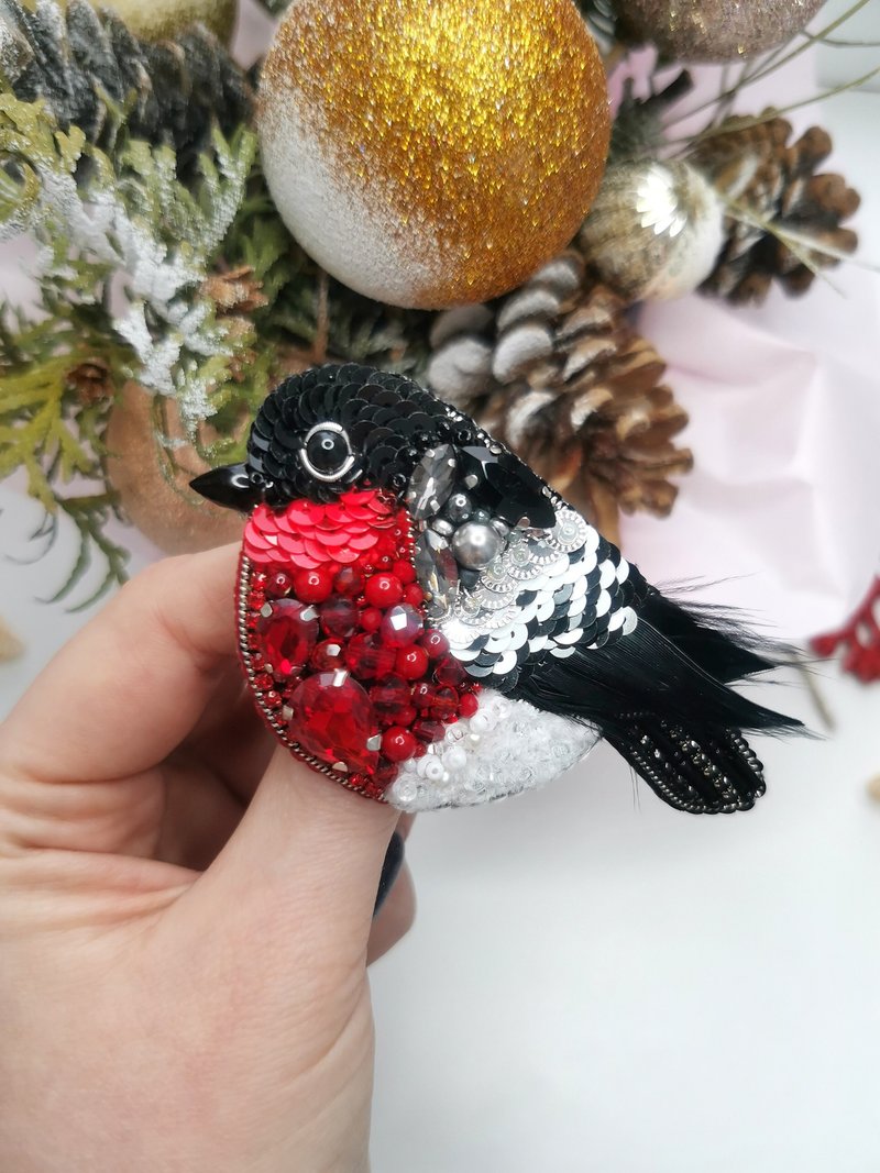 Bullfinch brooch, embroidered bird brooch, bird brooch, bullfinch jewelry - Brooches - Crystal Red