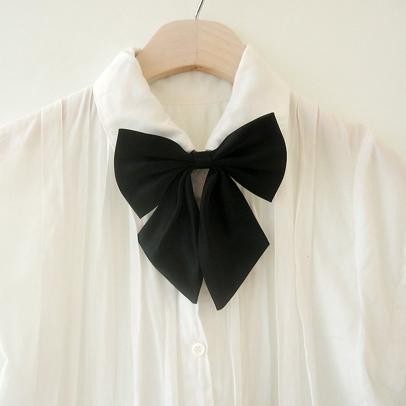 Black big ribbon tie,Black big ribbon neck tie for woman,wedding,Ribbon necktie - หูกระต่าย/ผ้าพันคอผู้ชาย - วัสดุอื่นๆ สีดำ