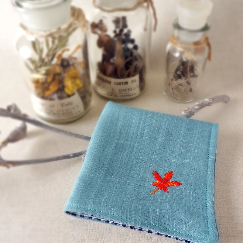 Hand embroidered gauze handkerchief Japanese maple(order-receiving) - ผ้าเช็ดหน้า - ผ้าฝ้าย/ผ้าลินิน สีเขียว