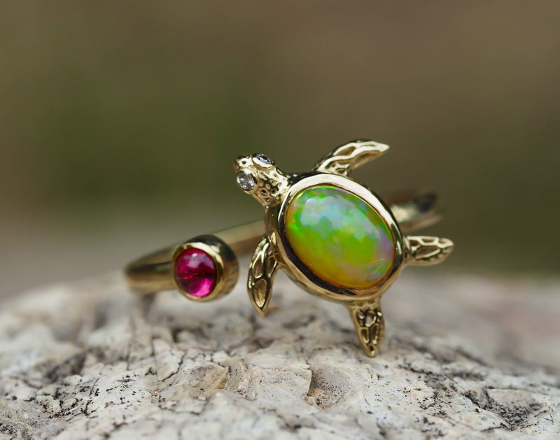 14k  gold ring with opal, ruby and diamonds. - 戒指 - 貴金屬 金色