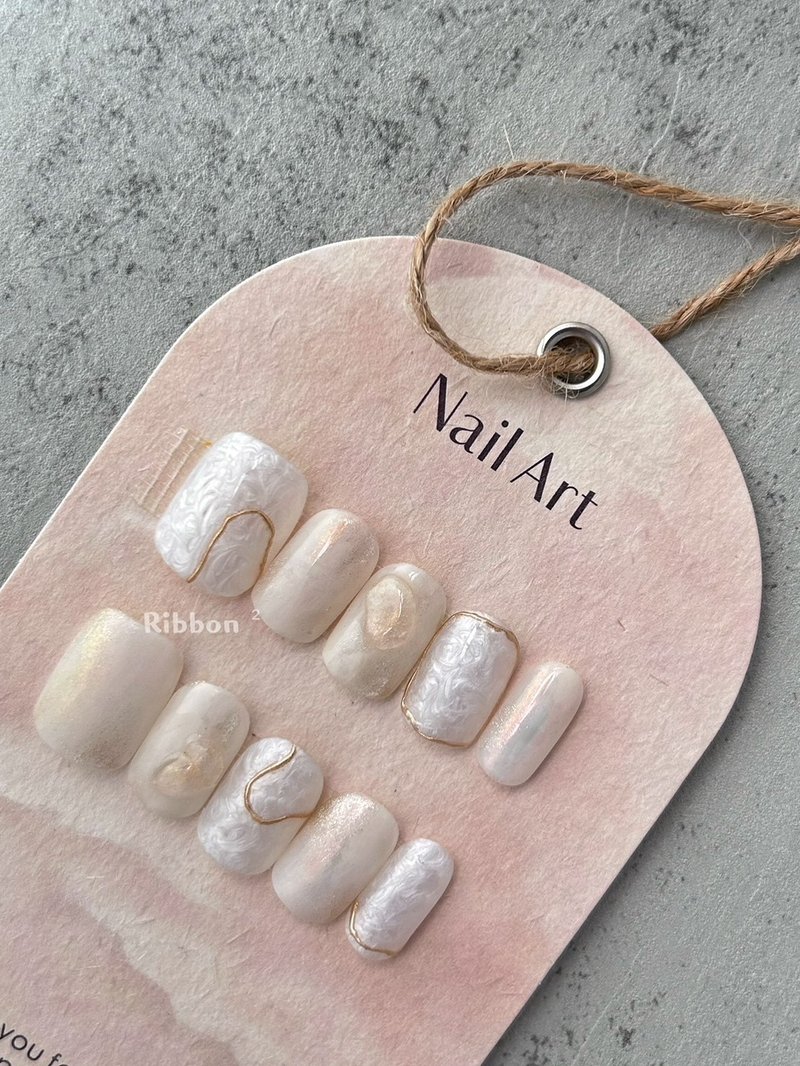 Platinum Pearl // Pre-Order Handmade Wearing Nails_Golden Lines x Three-dimensional Pearls x Threaded Pearls - Nail Polish & Acrylic Nails - Other Materials 