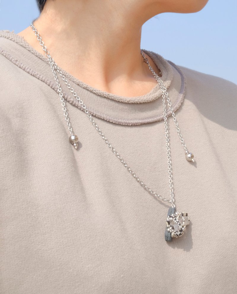 Symbiosis_Handmade beaded necklace - สร้อยคอยาว - คริสตัล ขาว
