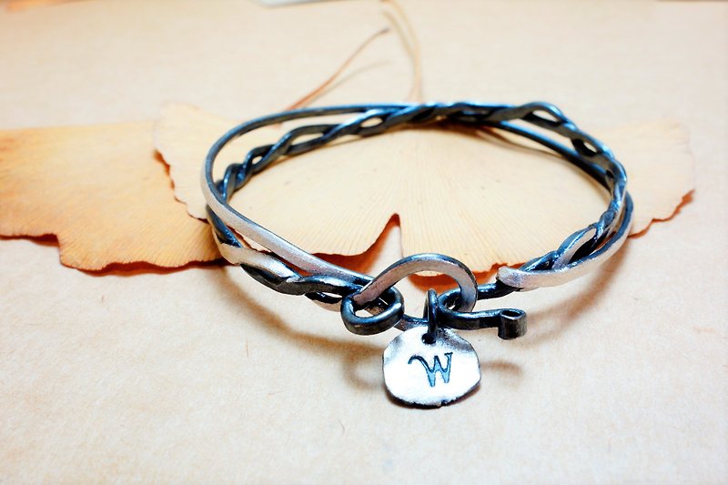 Sterling Silver ~ Black and White Lucky Bracelet Free Lettering - สร้อยข้อมือ - เงิน สีเงิน