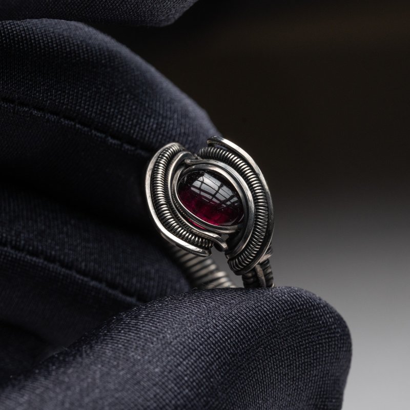 【Wrap Around Studio】S925 sterling silver | Wire Wrapping | Garnet Ring - แหวนทั่วไป - เงินแท้ หลากหลายสี