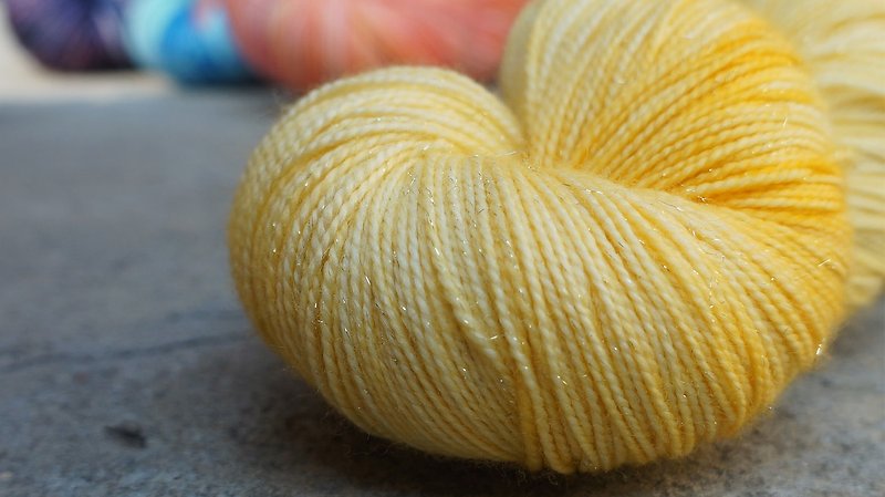 手染線。甜萊姆(火花)(4ply襪線)(150公克重量版) - 編織/羊毛氈/布藝 - 羊毛 