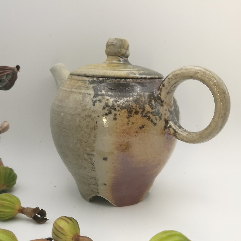 手拉胚柴燒茶壼自然落灰火吻印記個性商品最佳禮物紀念品 - 茶具/茶杯 - 陶 金色