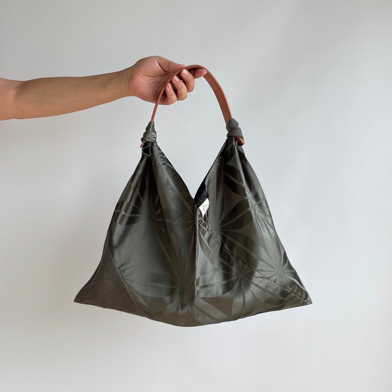 Unique | Single layered Two-colored AZUMA bag, Dark khaki & Dark gray - กระเป๋าถือ - ผ้าไหม สีเขียว