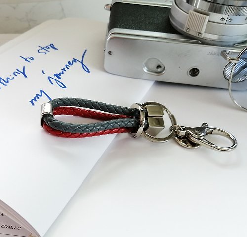 JUST/AGEOMISTIC Leather keychains car keychains (Red-Gray) model Urban London