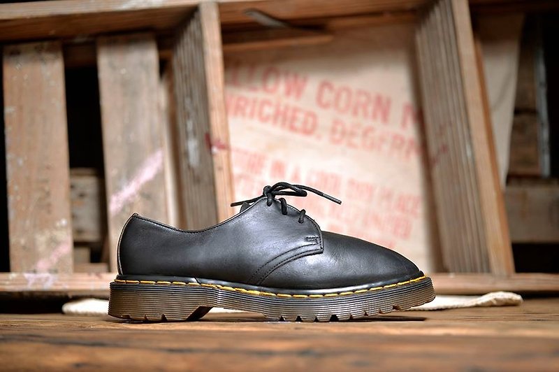 "Dr. Martens Shoes" Martin classic black shoes DME07 3 hole - รองเท้าบัลเลต์ - หนังแท้ สีดำ